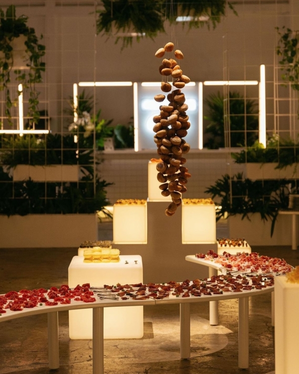 5 креативных студий, которые делают сет-дизайн ужинов