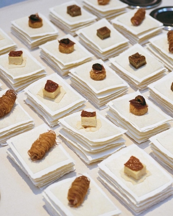 5 креативных студий, которые делают сет-дизайн ужинов