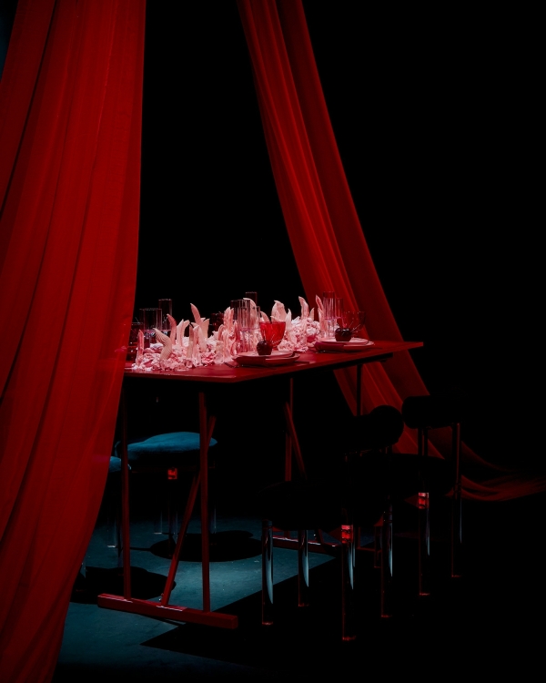 Современная Ева в саду наслаждений — дерзкая идея