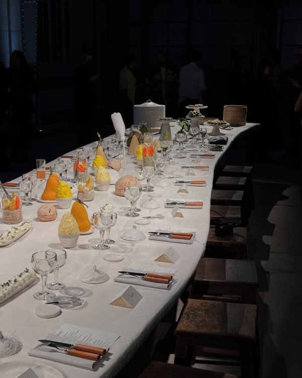 5 креативных студий, которые делают сет-дизайн ужинов