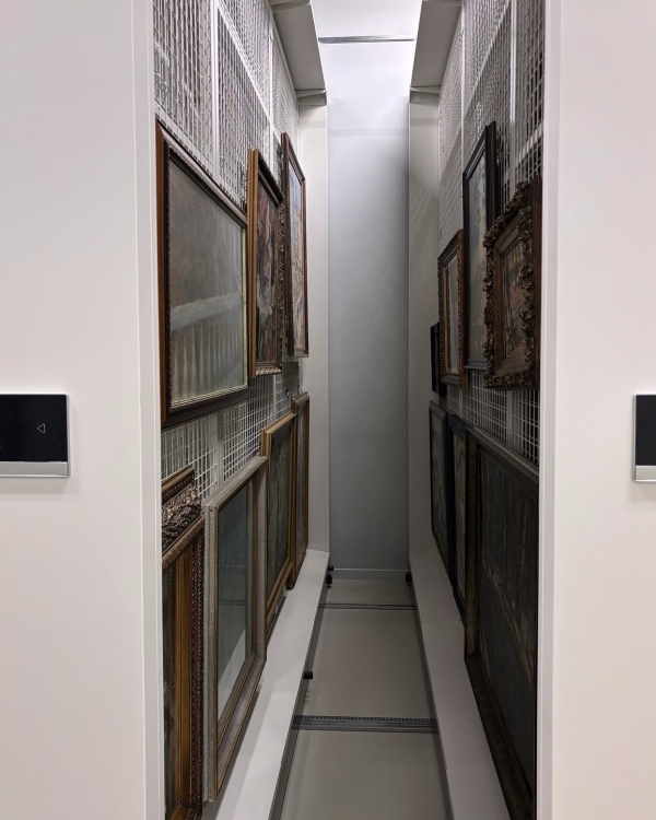 Святой Валентин во Flaner, разноцветная Вселенная в