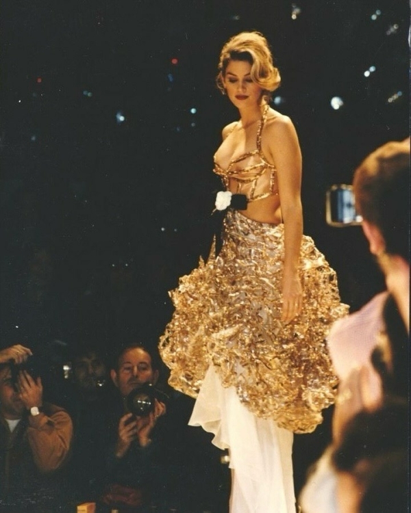 Выбираем актуальную прическу невесты 2025: объем 90-х,