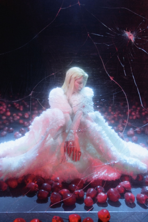 Современная Ева в саду наслаждений — дерзкая идея