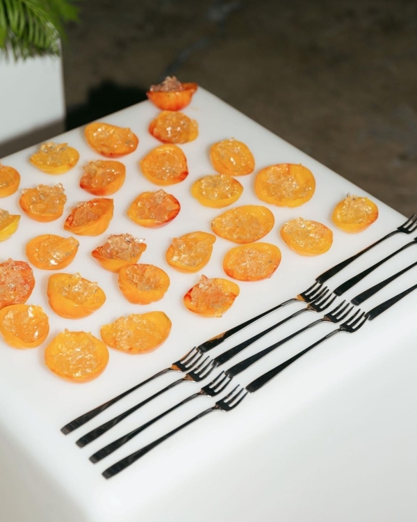 5 креативных студий, которые делают сет-дизайн ужинов