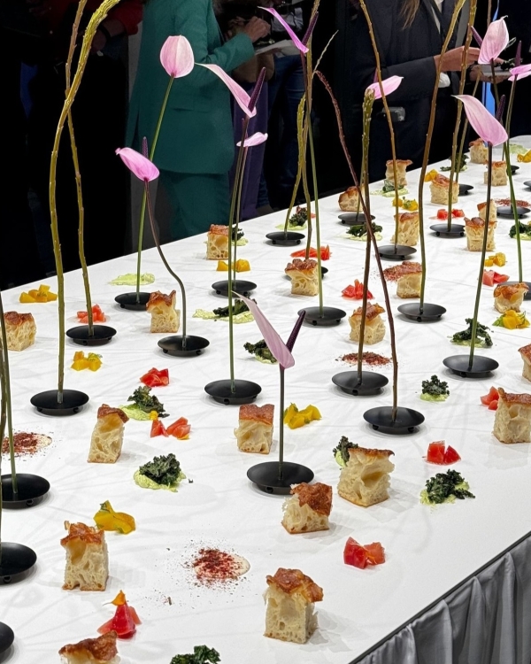 5 креативных студий, которые делают сет-дизайн ужинов