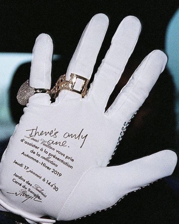 Как приглашают на свои мероприятия модные бренды?