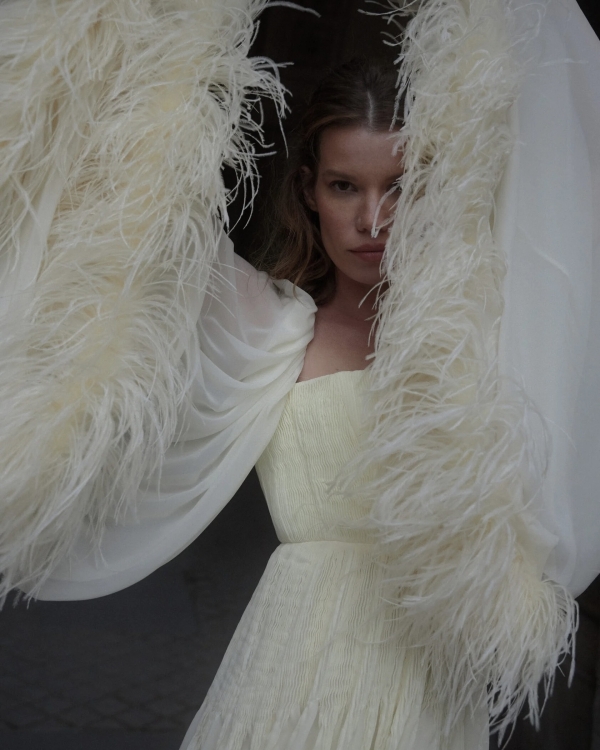 Где купить свадебное платье с перьями или