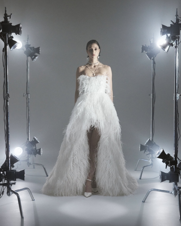 Где купить свадебное платье с перьями или