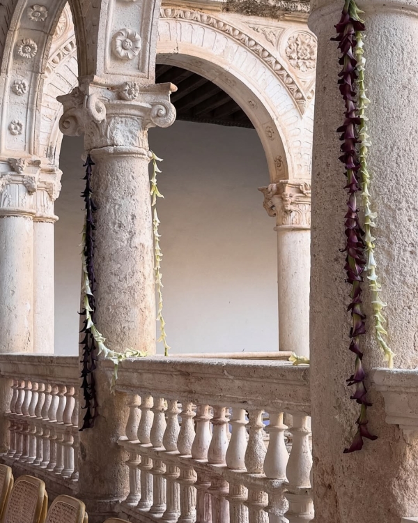 Свадьба в стиле «Бриджертонов»: гид по декору,