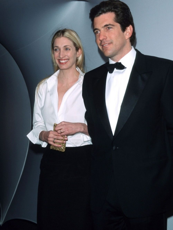 Как на самом деле познакомились Кэролин Бессетт-Кеннеди