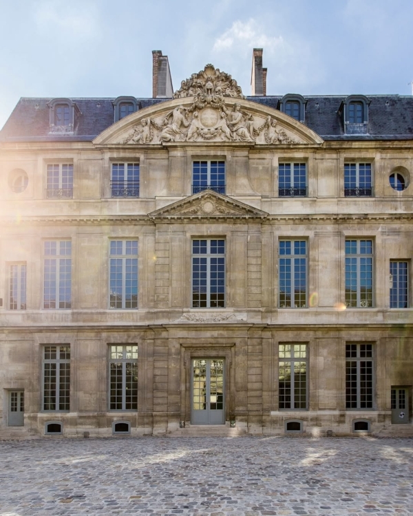 Свадьба в стиле «Бриджертонов»: гид по декору,