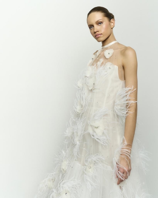 Где купить свадебное платье с перьями или