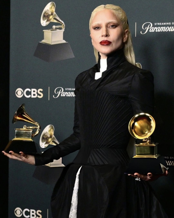 Лучшие образы звезд и победители «Грэмми» —