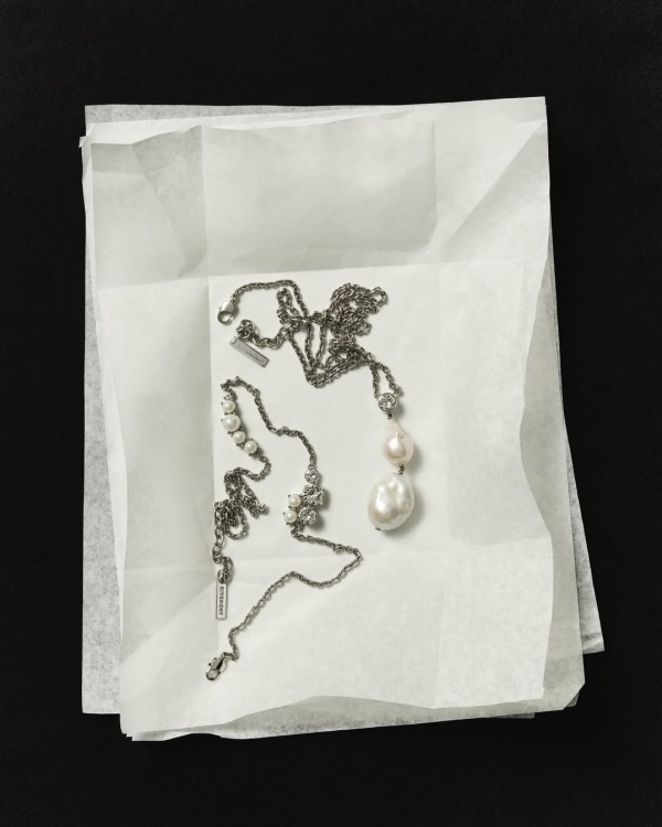 Что подарить девушке на 8 Марта: 20