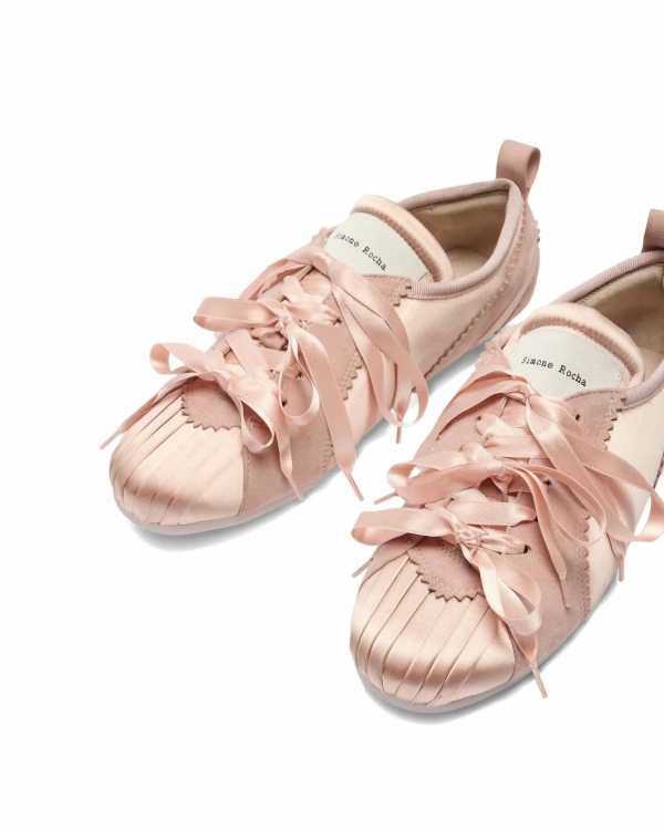 Такая же удобная, только красивее. Какая обувь