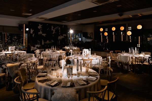 Эстетика après-ski в декоре: ледяной бар и