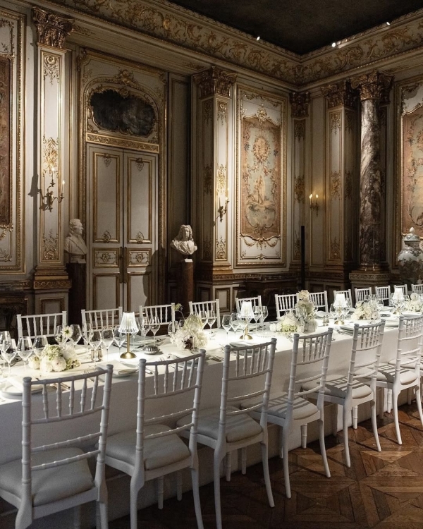 Свадьба в стиле «Бриджертонов»: гид по декору,