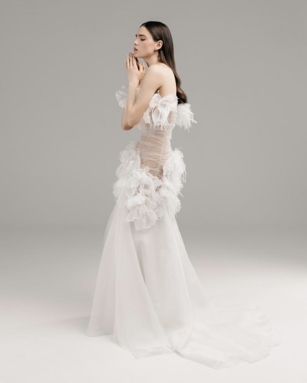 Где купить свадебное платье с перьями или