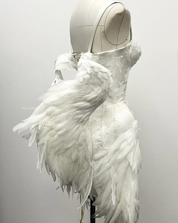 Где купить свадебное платье с перьями или