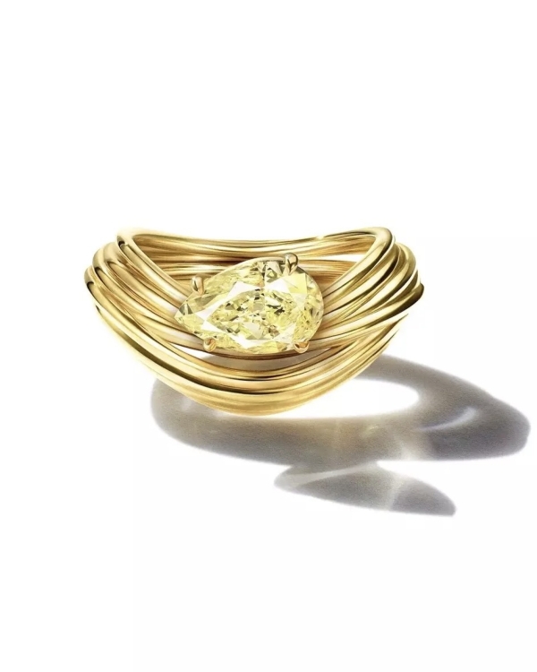 Что подарить девушке на 14 февраля?