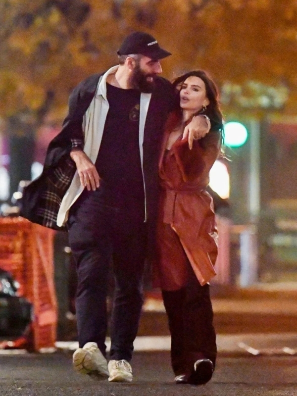 Эмили Ратаковски подтвердила роман с бывшим Дуа