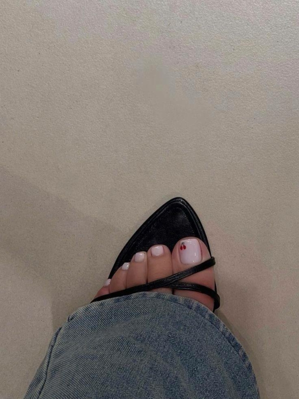 Soft Vibes Only: тренды педикюра 2026, подсмотренные