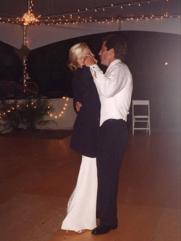 Как на самом деле познакомились Кэролин Бессетт-Кеннеди