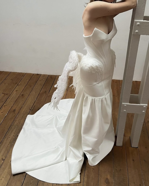 Где купить свадебное платье с перьями или