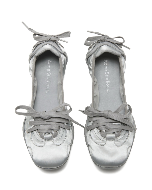 Такая же удобная, только красивее. Какая обувь