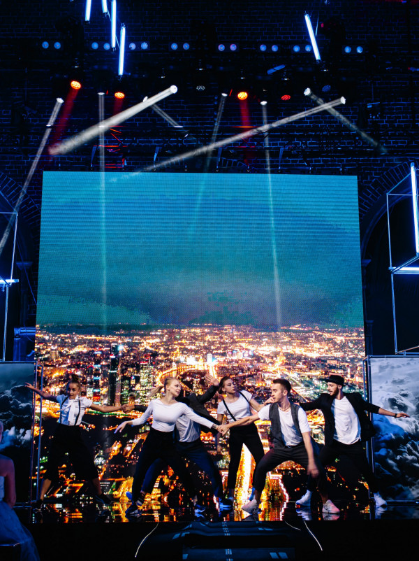 Свадьба, вдохновленная атмосферой аэропортов и городов