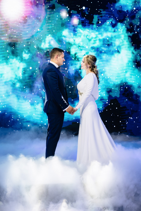 Свадьба, вдохновленная атмосферой аэропортов и городов