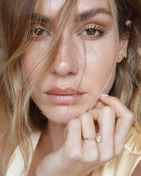 Ring selfie: как красиво рассказать о помолвке