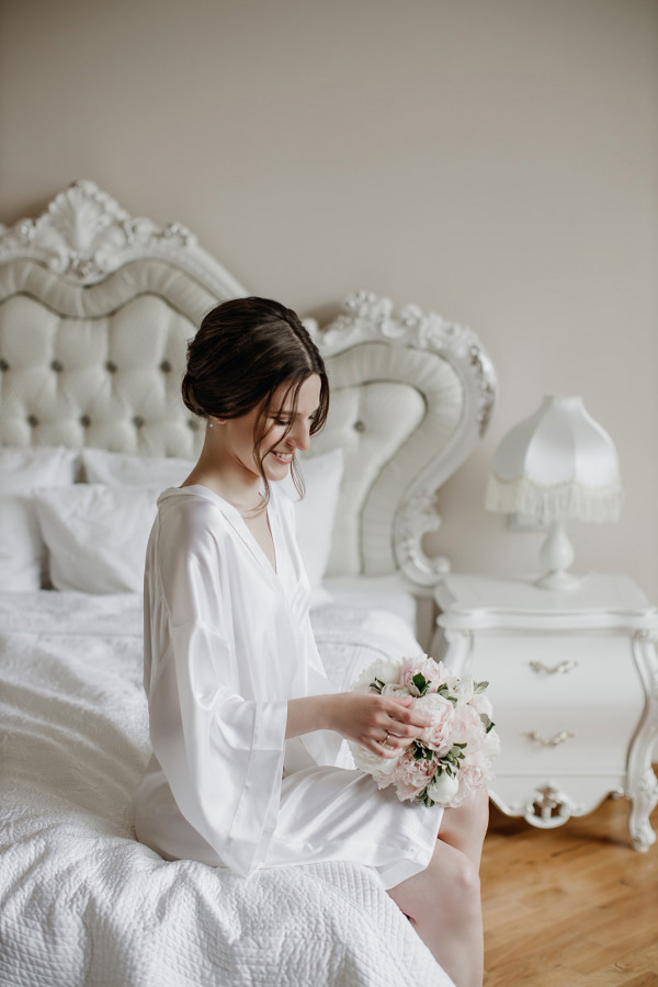 Классическая свадьба, утопающая в пудровых цветах