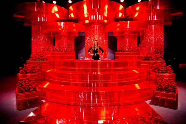 Свадебный декор 2020: свет, неон и другие