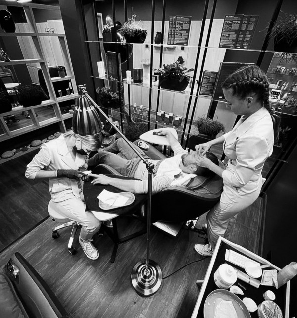 Почему ваш жених обязан сходить в The