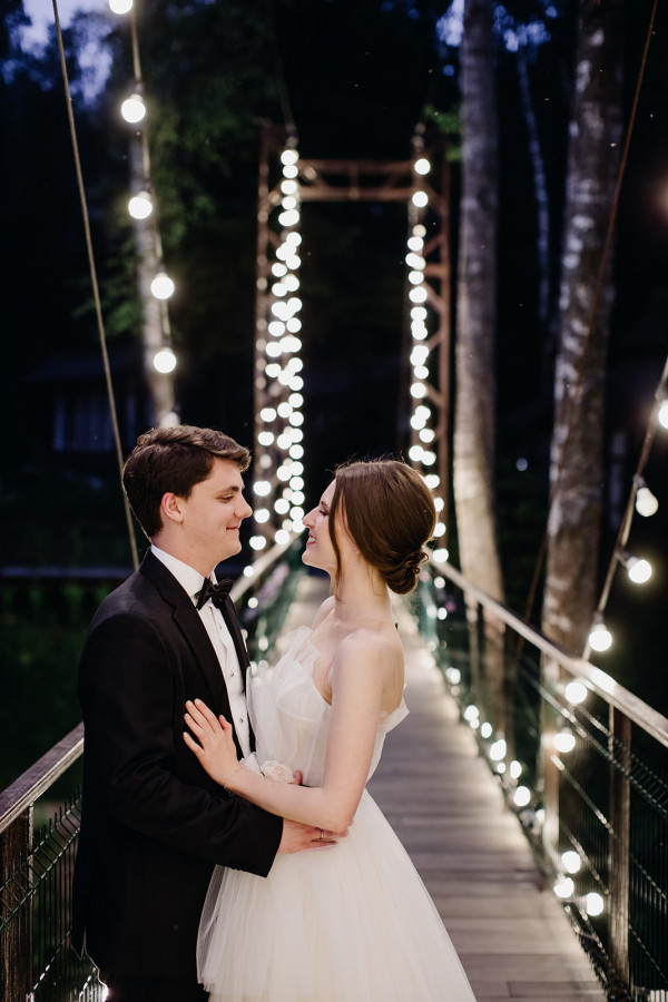 Классическая свадьба, утопающая в пудровых цветах