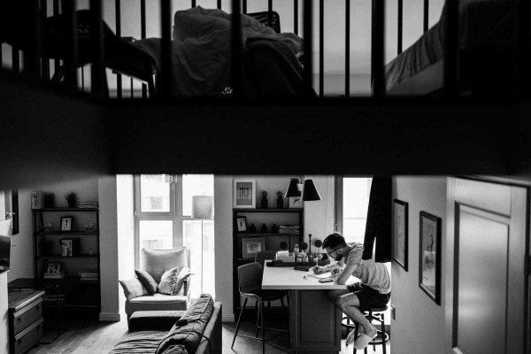 Свадебная вечеринка в лучах разноцветного неона