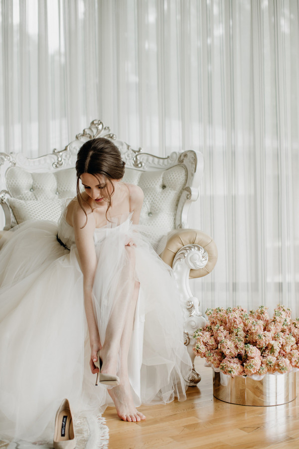 Классическая свадьба, утопающая в пудровых цветах