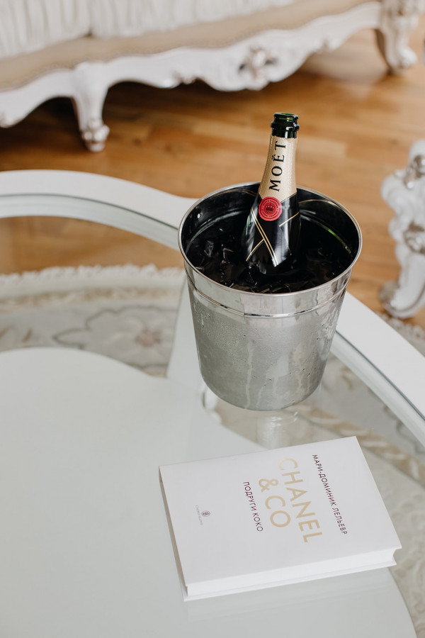 Классическая свадьба, утопающая в пудровых цветах