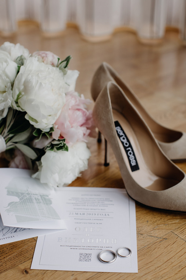 Классическая свадьба, утопающая в пудровых цветах