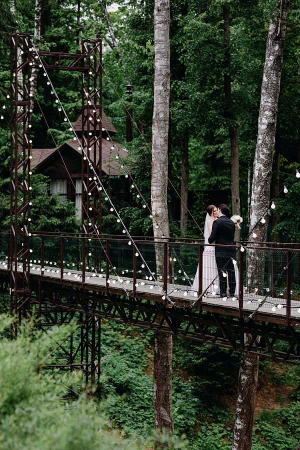Классическая свадьба, утопающая в пудровых цветах