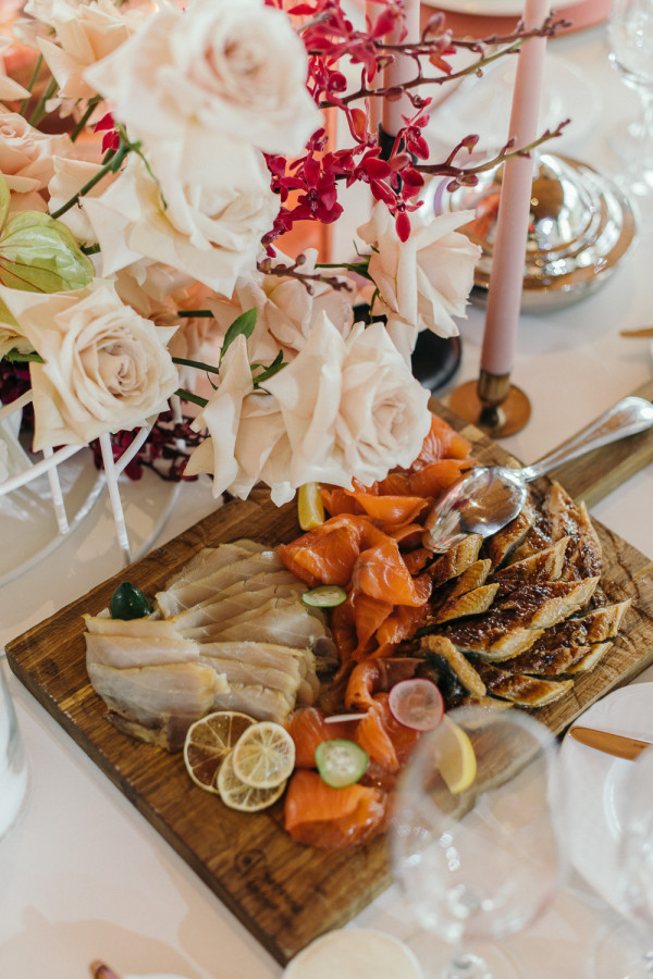 Кейтеринги, которым стоит доверить свой свадебный ужин