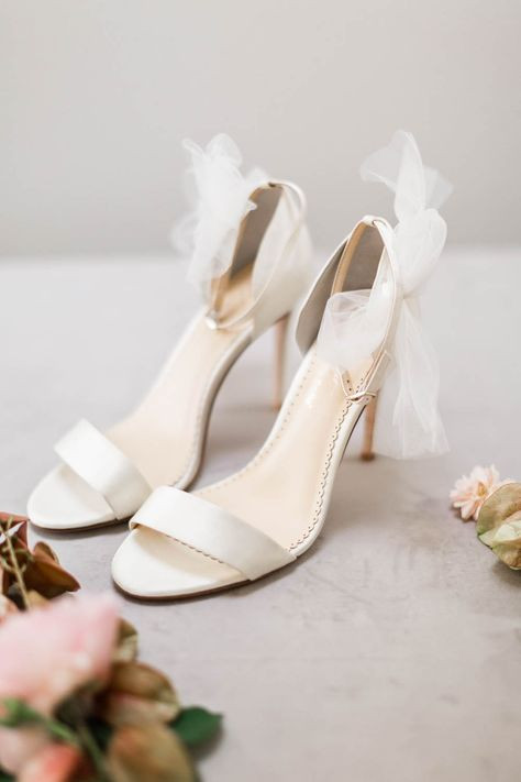 Модное решение для невест: босоножки с большими