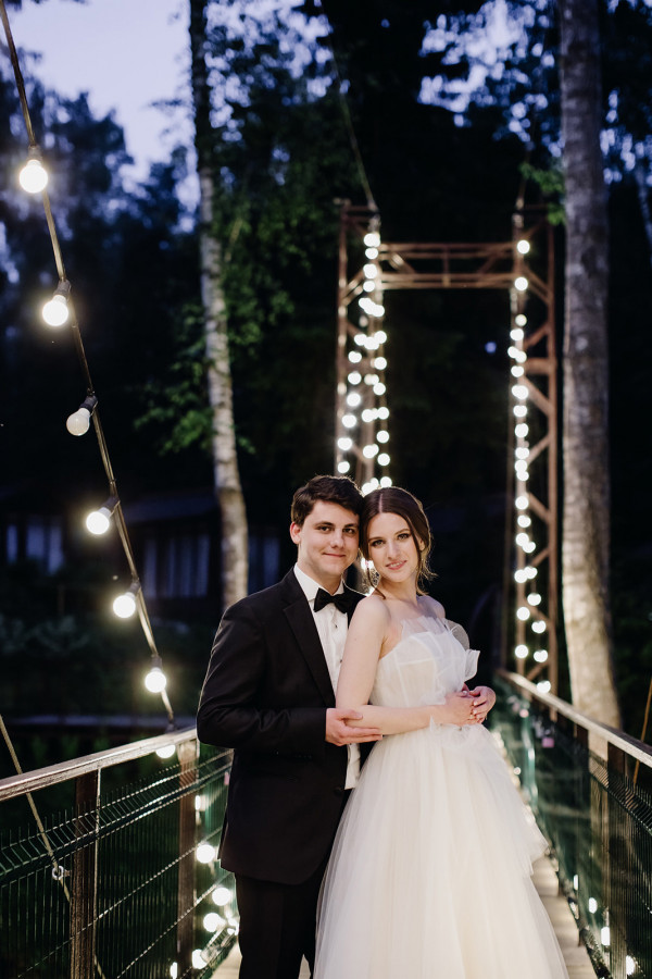 Классическая свадьба, утопающая в пудровых цветах