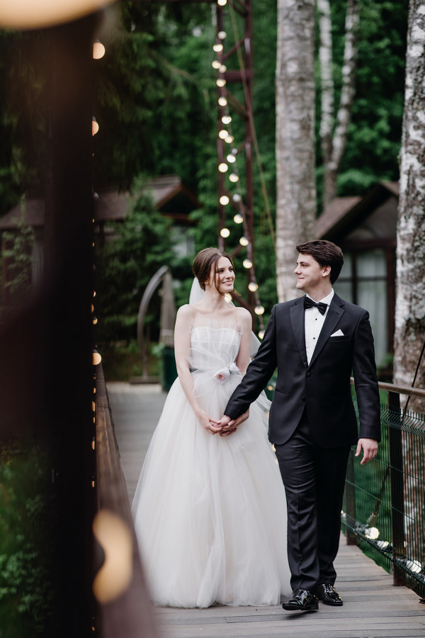 Классическая свадьба, утопающая в пудровых цветах