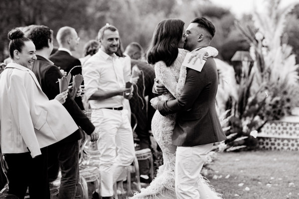 Яркая свадьба на природе