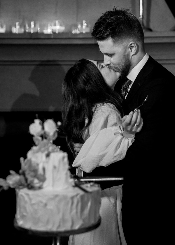 Романтичная свадьба в дождливый день