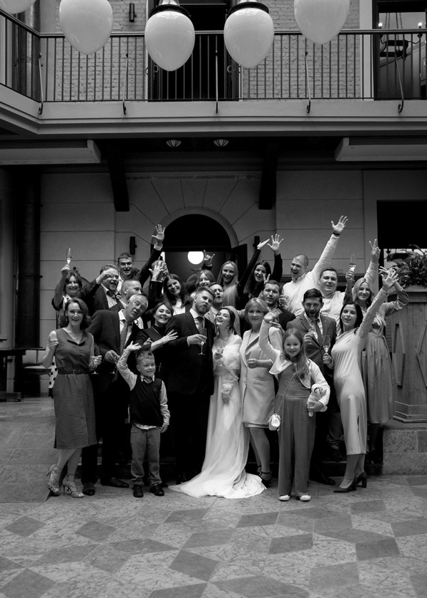 Романтичная свадьба в дождливый день