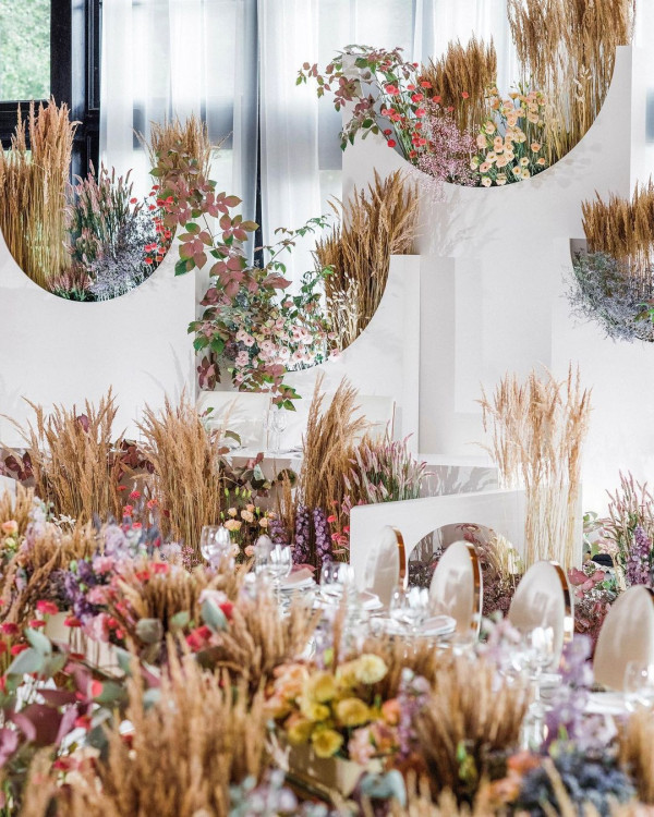 Как использовать на свадьбе главные цвета 2021