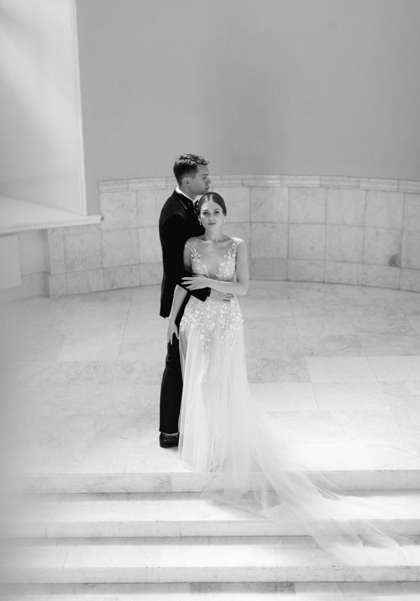 «Аристократическая» свадьба в дворцовых интерьерах